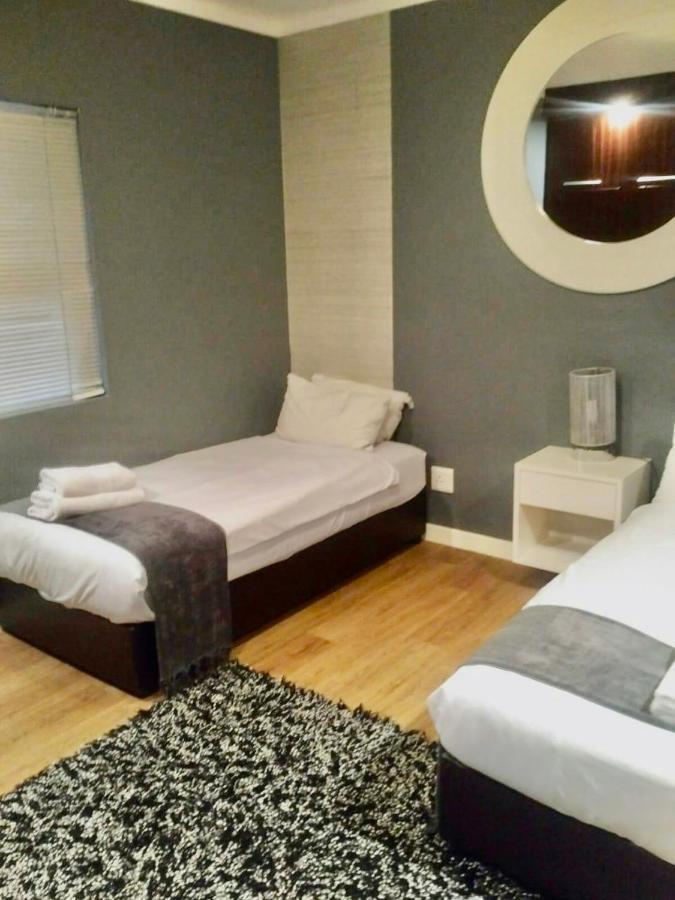Icon Self Catering Apartment In Cape Town Near Waterfront And Cticc Екстериор снимка